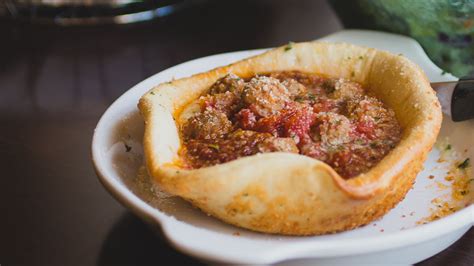 olive-garden-filled-this-pizza-bowl-with-cheese-and image