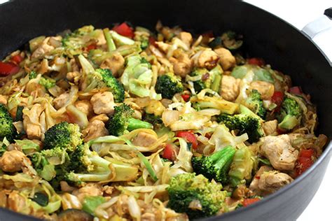 deliciously-skinny-chicken-and-veggie-stir-fry image