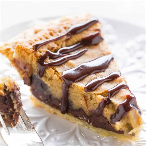 chocolate-chip-cookie-pie-averie-cooks image