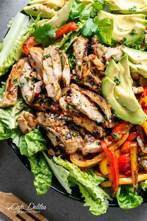 grilled-chili-lime-chicken-fajita-salad-video image