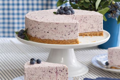 blueberry-frozen-yogurt-pie-victoria-magazine image