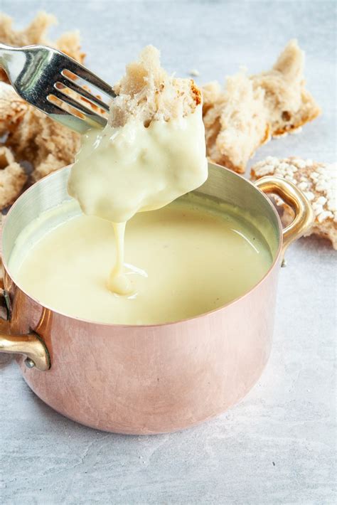 le-gruyre-aop-fondue-recipe-great-british-chefs image