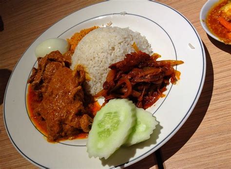 nasi-lemak-history-origins-of-malaysias-national-dish image