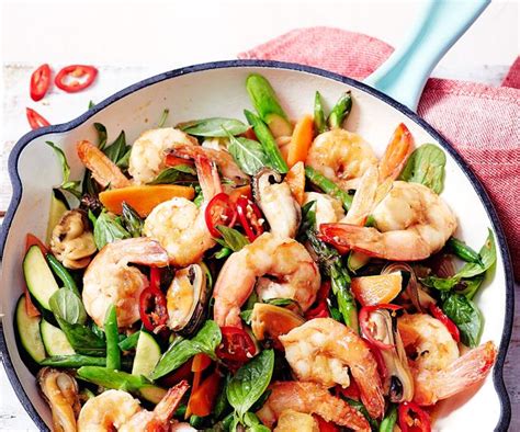 mussel-and-prawn-stir-fry-with-mixed-fresh-food-to image
