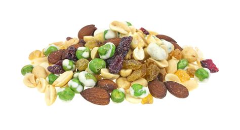 6-homemade-trail-mix-recipes-you-can-make-in-minutes image