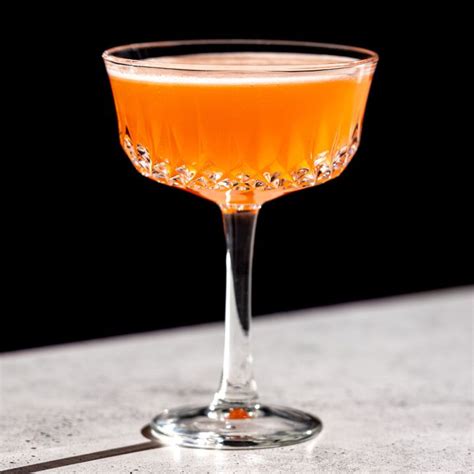division-bell-cocktail-recipe-liquorcom image