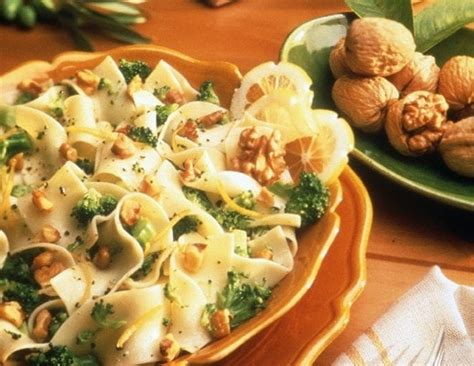 broccoli-walnut-noodles-california-walnuts image