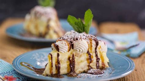 emeril-lagasses-banana-cream-pie-with-caramel-and image