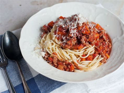 simple-spaghetti-bolognese-recipe-kitchen-stories image