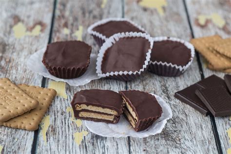 mini-danish-chocolate-biscuit-cake-mini-kiksekage image