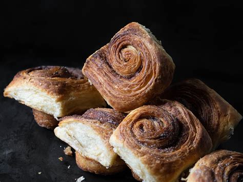 tartine-bakerys-morning-buns-chic-eats image