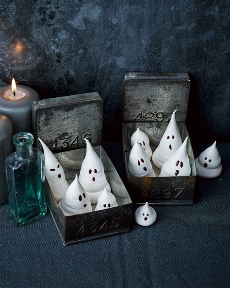 meringue-ghosts-for-halloween-recipe-delicious image