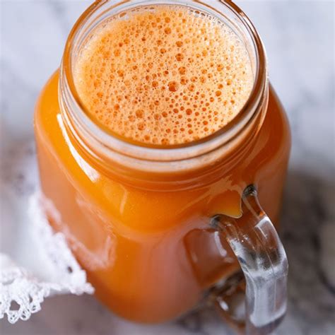 carrot-juice-recipe-juicing-carrots-in-blender-and-juicer image