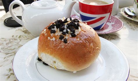 bath-bun-traditional-sweet-bread-from-bath-england image