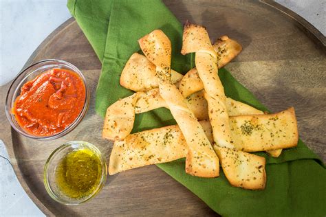 savory-vegan-breadsticks-with-garlic-and-marinara image