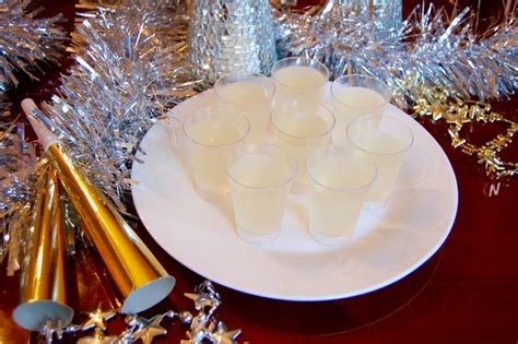how-to-make-champagne-jell-o-shots-spoon image