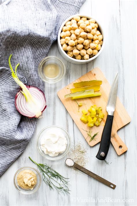 smashed-chickpea-salad-sandwich-vanilla-and-bean image
