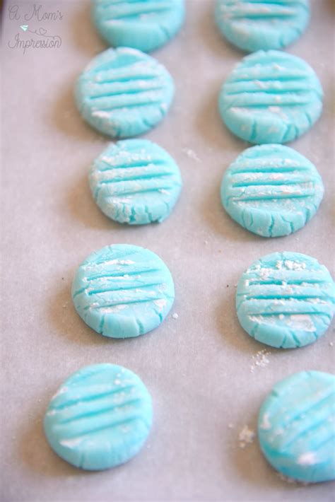 easy-homemade-cream-cheese-mints-a-moms image