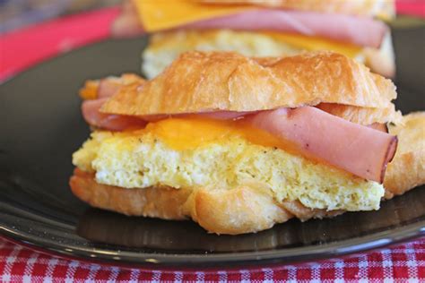 make-ahead-breakfast-sandwiches-jamie-cooks-it-up image