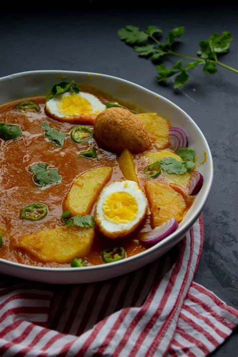 anday-aaloo-ka-salan-or-pakistani-egg-curry-flour-spice image