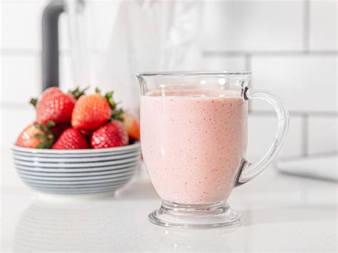 strawberry-banana-smoothie-recipe-serious-eats image