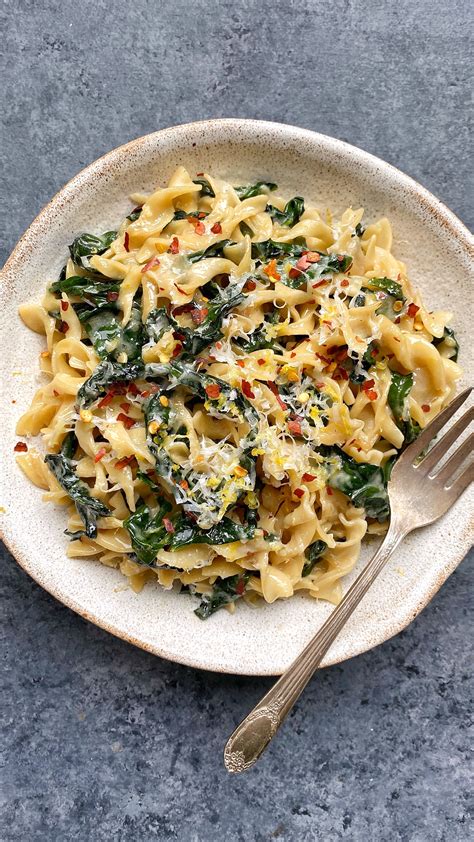 creamy-kale-and-caramelized-onion-pasta-the image