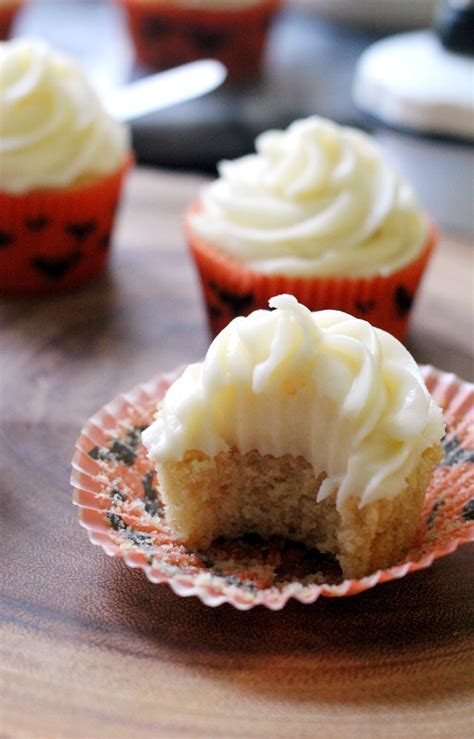 maple-cupcakes-with-maple-cream-cheese-frosting image