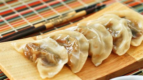 easy-steamed-vegetable-dumplings image