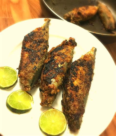 goan-style-recheado-bangdo-recipe-stuffed-mackerel image