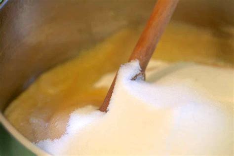 membrillo-quince-paste-recipe-simply image
