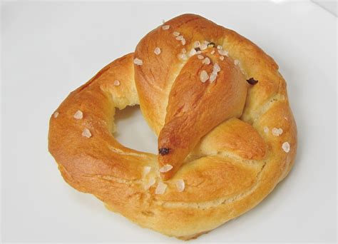 traditional-soft-pretzel-recipe-boiled-then-baked image