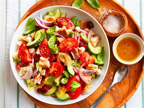 tuna-panzanella-salad-recipe-chatelaine image