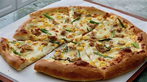 tuna-and-corn-pizza-recipe-japanese-cooking-101 image