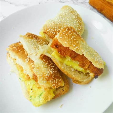 shao-bing-chinese-sesame-flatbread-assorted-eats image