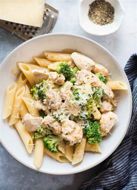 creamy-garlic-chicken-and-broccoli-the image
