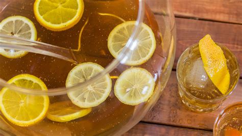 5-whisky-punch-recipes-for-holiday-parties image