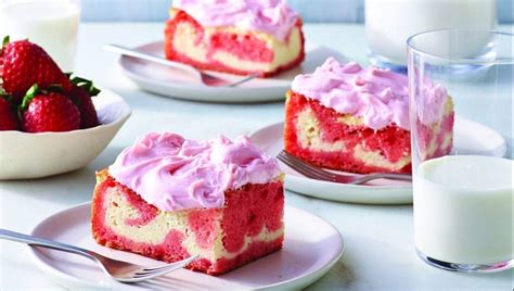 strawberry-love-cake-valerie-bertinelli image
