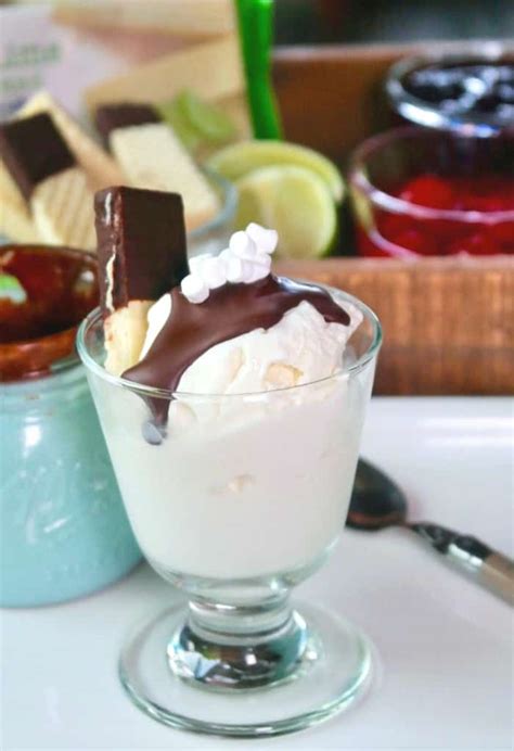 sugar-free-chocolate-topping-the-foodie-affair image