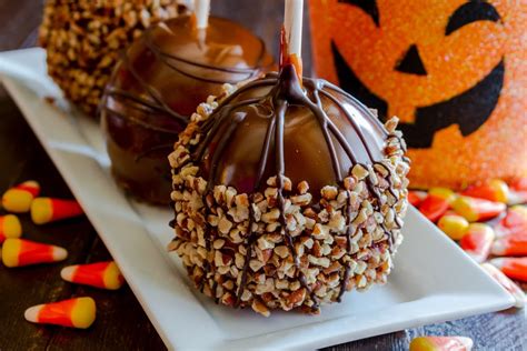 13-best-caramel-apple-toppings-insanely-good image