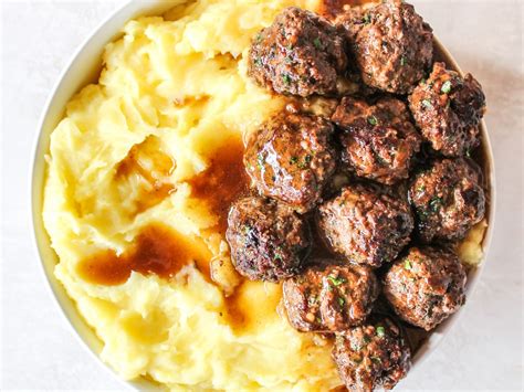 meatballs-in-gravy-the-whole-cook image