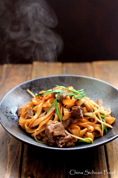 beef-chow-fun-noodlespan-fried-ho-fun-china-sichuan-food image