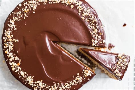 peanut-butter-cake-with-chocolate-ganache image