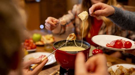 12-surprisingly-delicious-items-to-dip-in-fondue-mental image