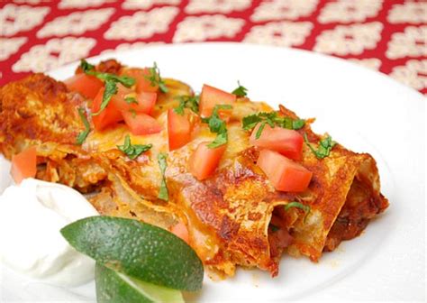 chicken-enchiladas-with-red-chili-sauce-whats image