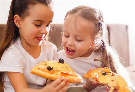 10-tasty-and-healthy-pizza-recipes-for-kids-firstcry image