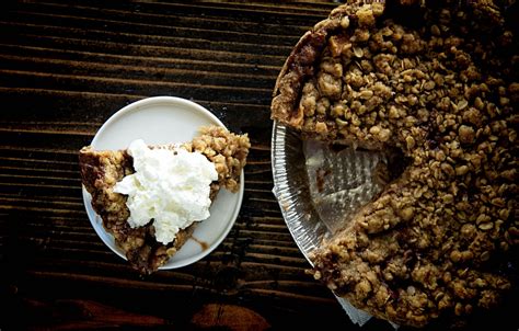 oatmeal-crumble-caramel-apple-pie-sweet-recipeas image