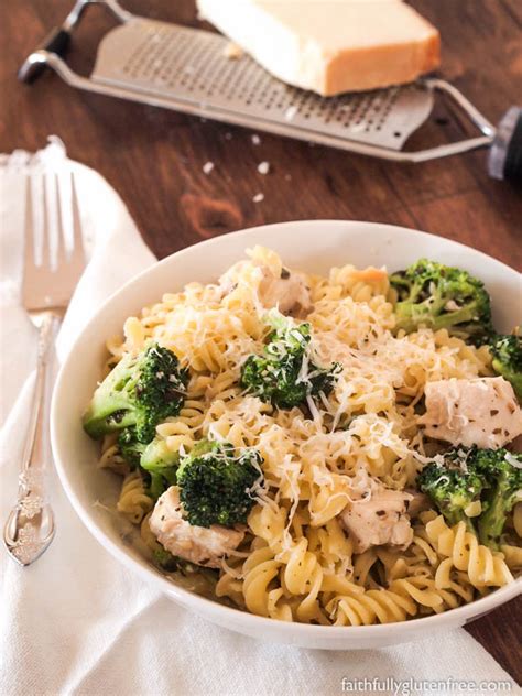 gluten-free-pasta-with-chicken-and-pesto image