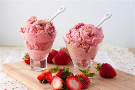 sugar-free-strawberry-cheesecake-blizzard-healthful image