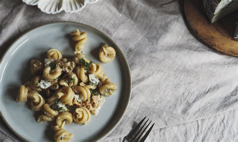 roasted-cauliflower-blue-cheese-walnut-pasta-recipe-will image