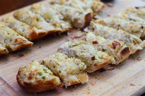 cheesy-artichoke-bread-valeries-kitchen image